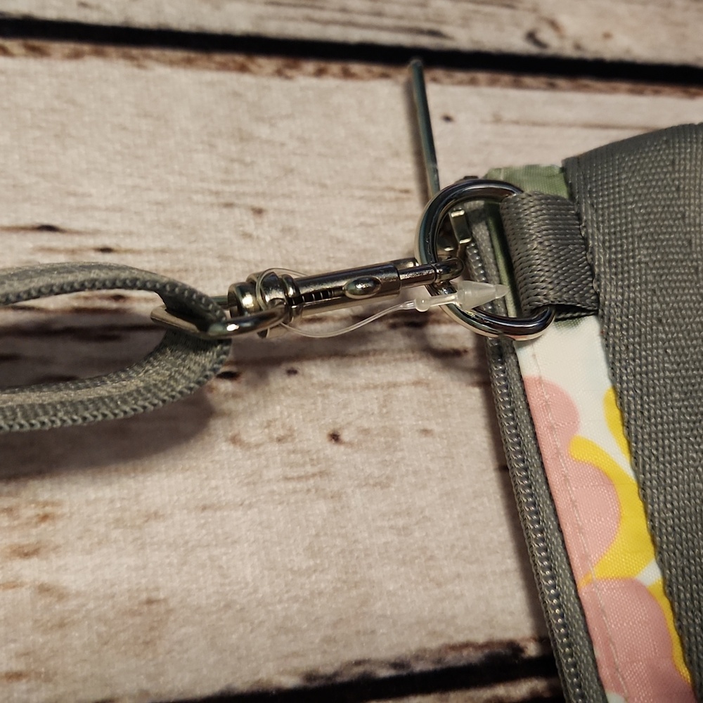 LeSportsac Topical Hawaii Crossbody 3 zip - Picture 4 of 8
